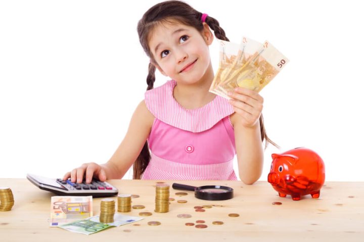 mengajarkan anak mengatur keuangan