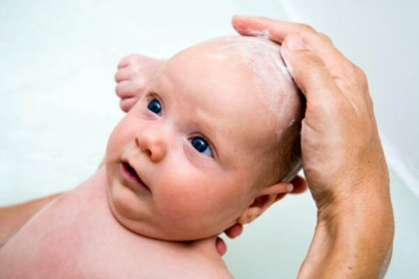 cara merawat rambut bayi
