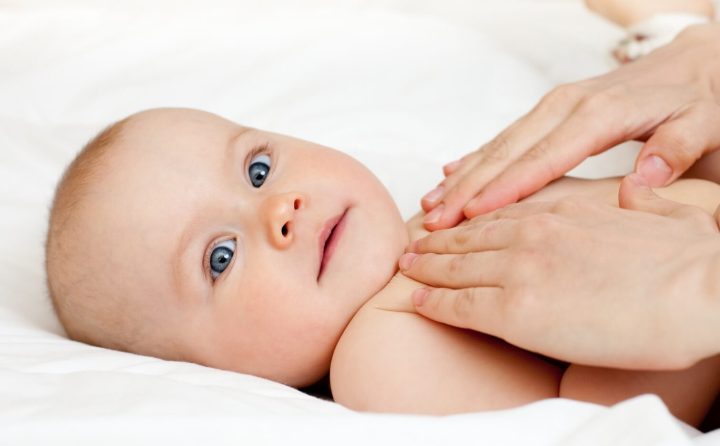 Manfaat dan Cara Pijat Bayi