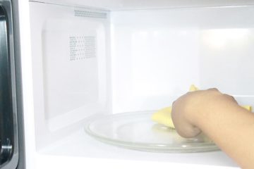 Tips Membersihkan Microwave