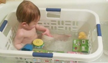 Tips aman bagi anak untuk mandi di bath up